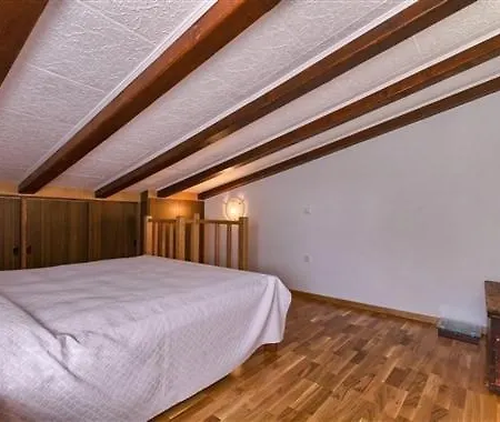 Apartment Orange Tree